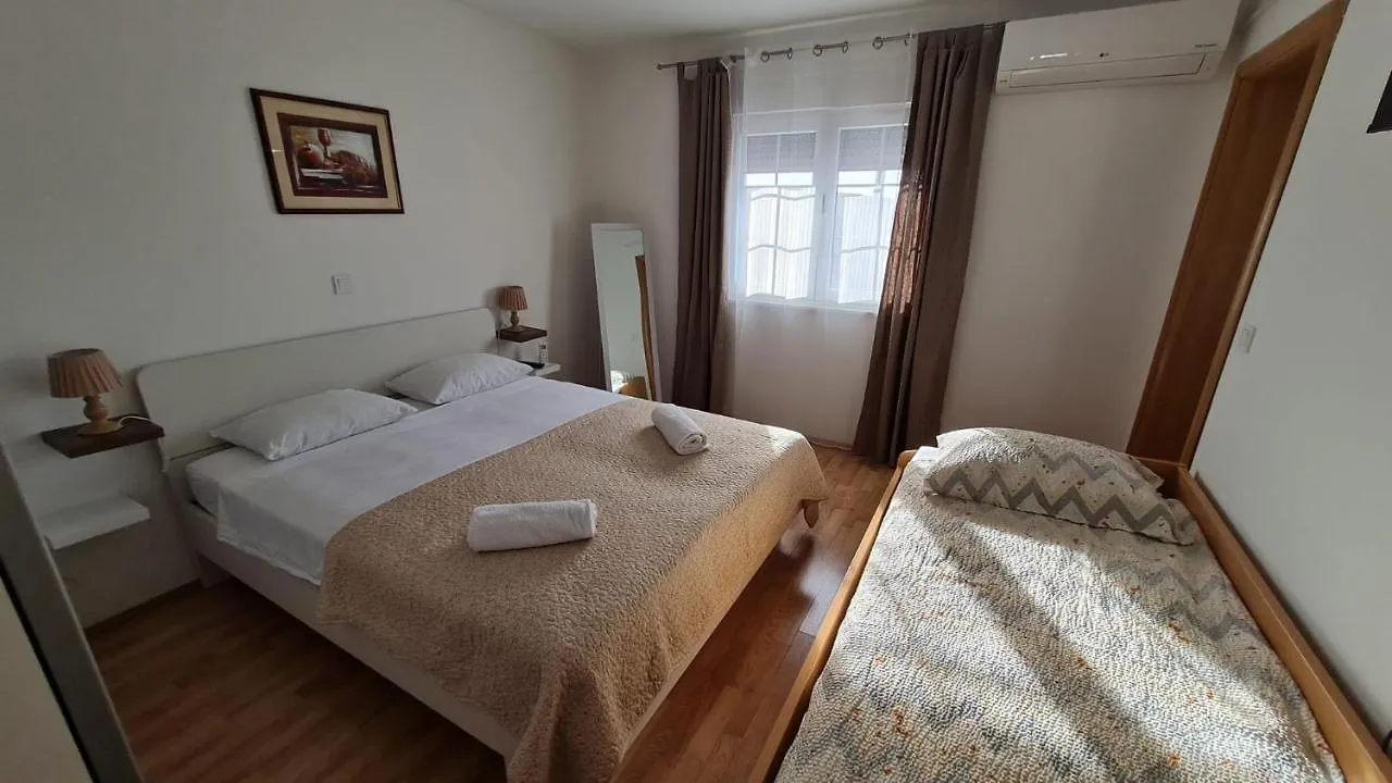 Villa Nagi Debeljak 0*,  Croatia