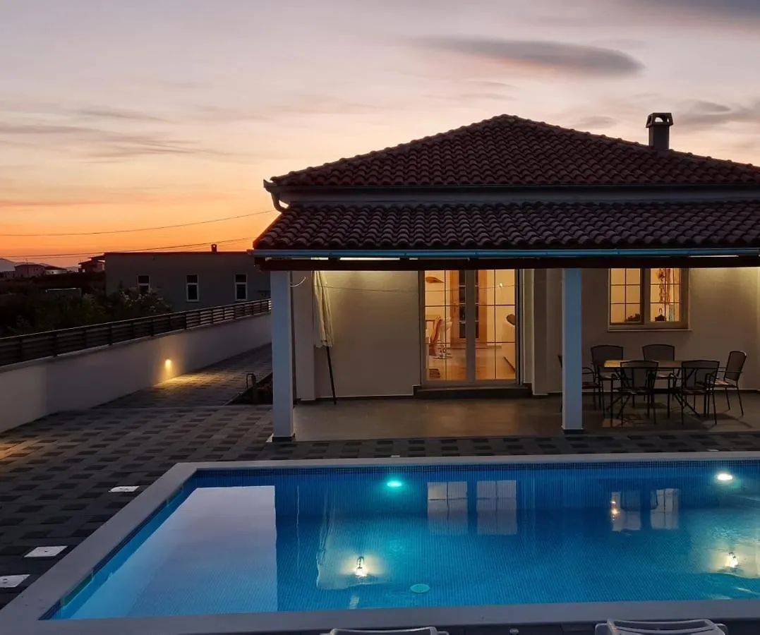 Villa Nagi Debeljak 0*,